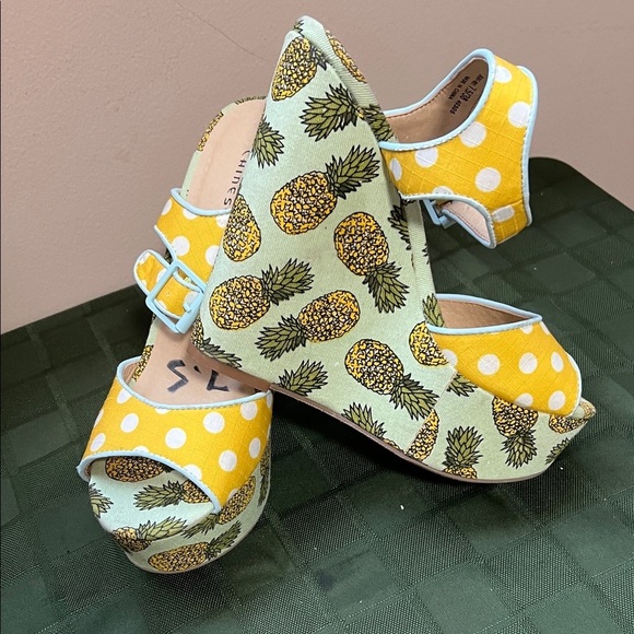 Chinese Laundry Yellow Polka Dot Pineapple Wedges - Picture 6 of 10